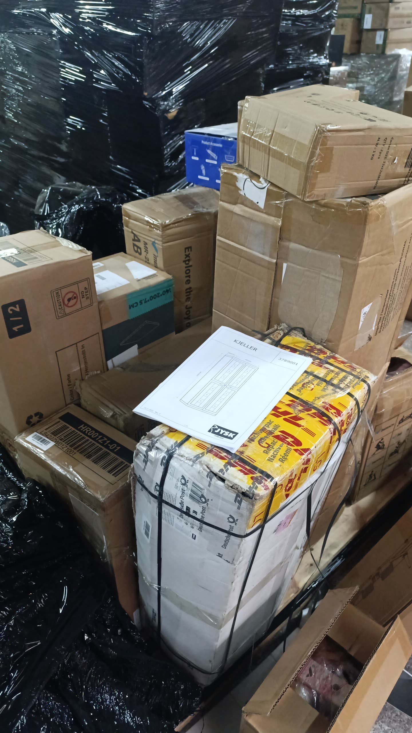 DHL Large Boxes — Foto's 3